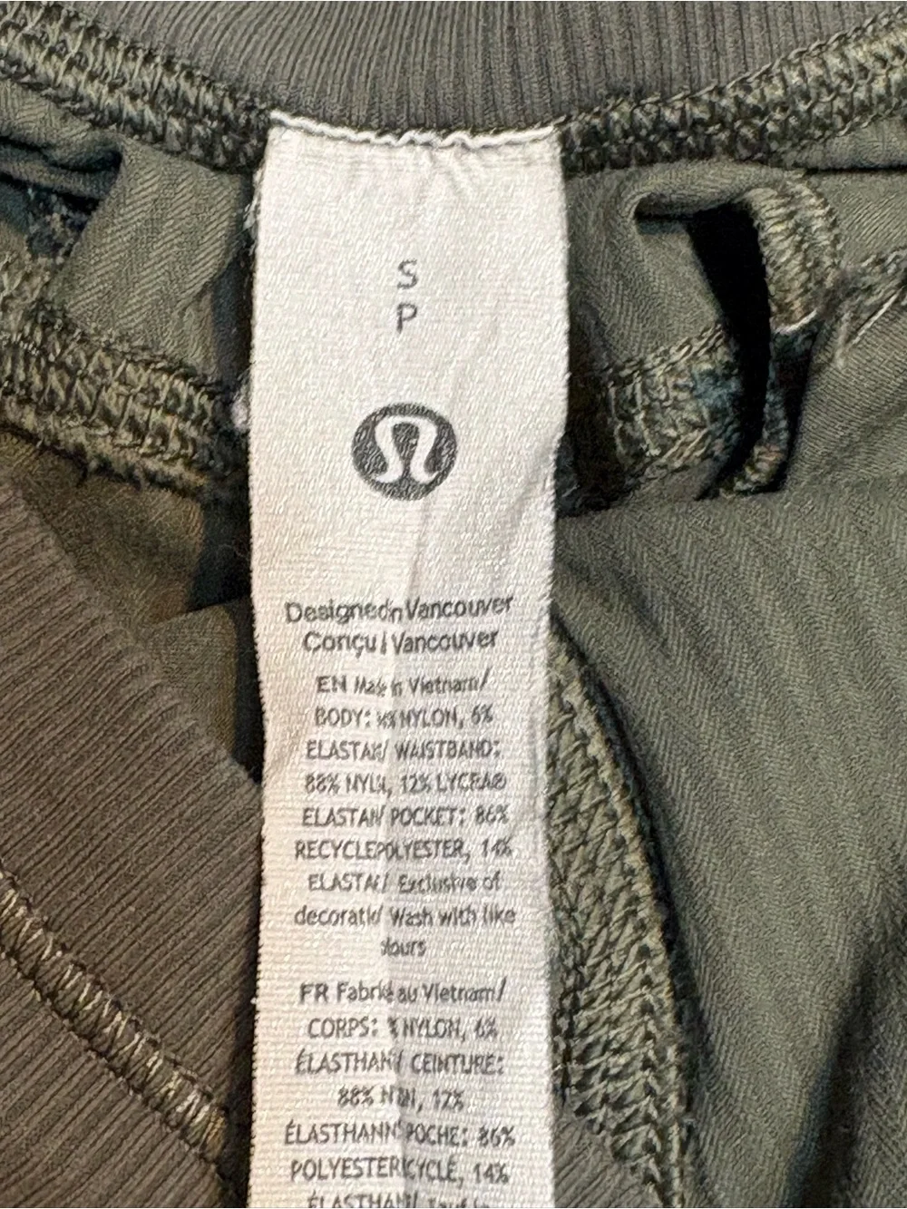 lululemon Lightweight Adjustable Mid-Rise Cargo Pants small